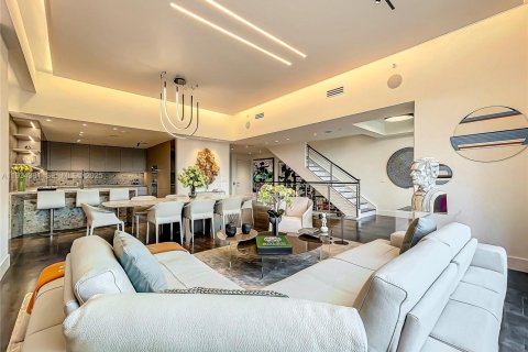 Condo in Hollywood, Florida, 2 bedrooms  № 1992902 - photo 14