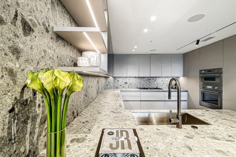 Condo in Hollywood, Florida, 2 bedrooms  № 1992902 - photo 19