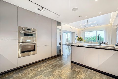 Condo in Hollywood, Florida, 2 bedrooms  № 1992902 - photo 18