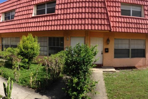 Adosado en venta en Lauderhill, Florida, 2 dormitorios, 87.33 m2 № 2242006 - foto 2