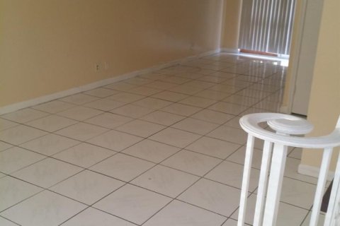 Adosado en venta en Lauderhill, Florida, 2 dormitorios, 87.33 m2 № 2242006 - foto 3
