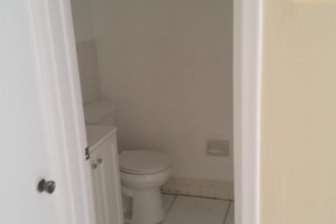 Adosado en venta en Lauderhill, Florida, 2 dormitorios, 87.33 m2 № 2242006 - foto 5