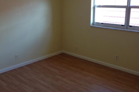 Adosado en venta en Lauderhill, Florida, 2 dormitorios, 87.33 m2 № 2242006 - foto 7