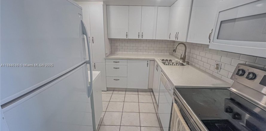 Condo à Aventura, Floride, 2 chambres № 1841223