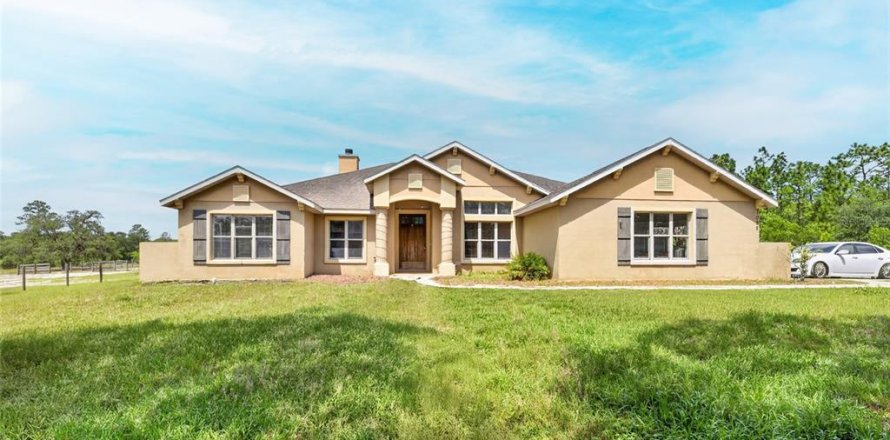Villa ou maison à Dunnellon, Floride 3 chambres, 207.36 m2 № 2205104