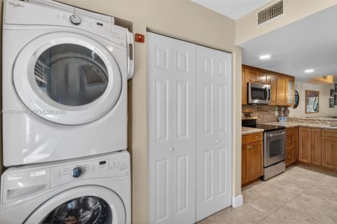 Adosado en venta en Davie, Florida, 2 dormitorios, 123.37 m2 № 2090357 - foto 12