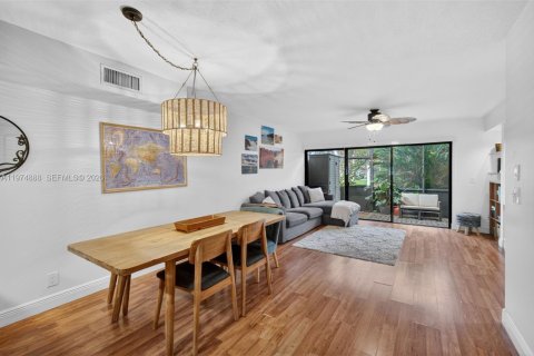Adosado en venta en Davie, Florida, 2 dormitorios, 123.37 m2 № 2090357 - foto 16