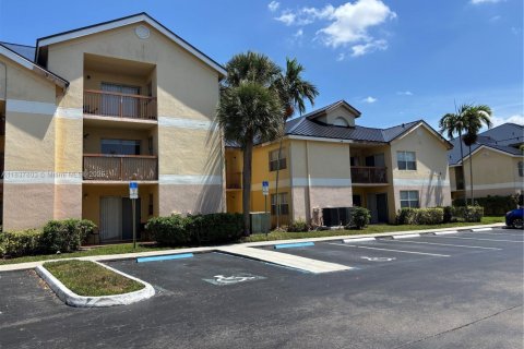 Кондоминиум с 2 спальнями в Тамарак, Флорида № 2012458