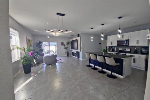 House in Davenport, Florida 5 bedrooms, 234.3 sq.m. № 2116941 - photo 5