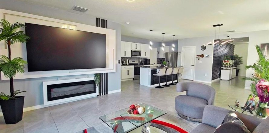 House in Davenport, Florida 5 bedrooms, 234.3 sq.m. № 2116941