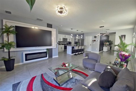 House in Davenport, Florida 5 bedrooms, 234.3 sq.m. № 2116941 - photo 8