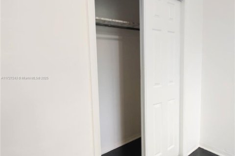 Immobilier commercial à vendre à Miami, Floride: 437.76 m2 № 1938341 - photo 7