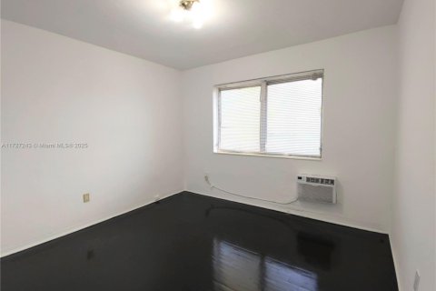 Immobilier commercial à vendre à Miami, Floride: 437.76 m2 № 1938341 - photo 5