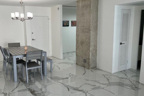 Снять в аренду кондоминиум в Халландейл-Бич, Флорида 2 спальни, 115.94м2, № 1892975 - фото 3
