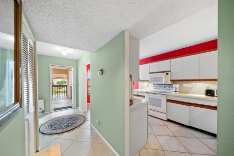 Condo in Boynton Beach, Florida, 2 bedrooms  № 2250179 - photo 27