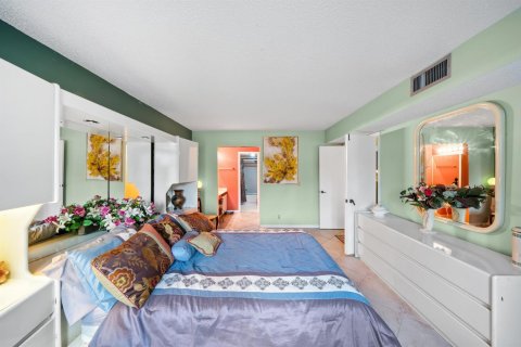 Condo in Boynton Beach, Florida, 2 bedrooms  № 2250179 - photo 21