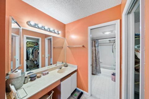 Condo in Boynton Beach, Florida, 2 bedrooms  № 2250179 - photo 22
