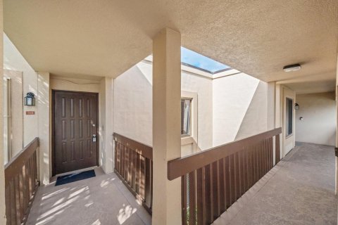 Condo in Boynton Beach, Florida, 2 bedrooms  № 2250179 - photo 2