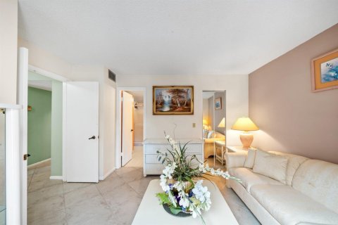 Condo in Boynton Beach, Florida, 2 bedrooms  № 2250179 - photo 8