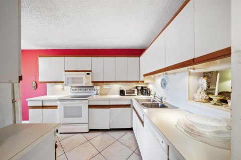 Condo in Boynton Beach, Florida, 2 bedrooms  № 2250179 - photo 28