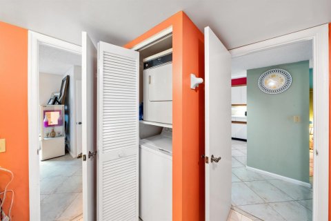 Condo in Boynton Beach, Florida, 2 bedrooms  № 2250179 - photo 10