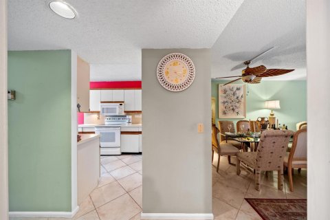 Condo in Boynton Beach, Florida, 2 bedrooms  № 2250179 - photo 11