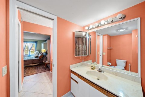 Condo in Boynton Beach, Florida, 2 bedrooms  № 2250179 - photo 24