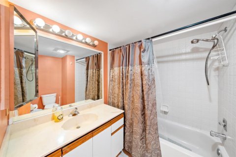 Condo in Boynton Beach, Florida, 2 bedrooms  № 2250179 - photo 23