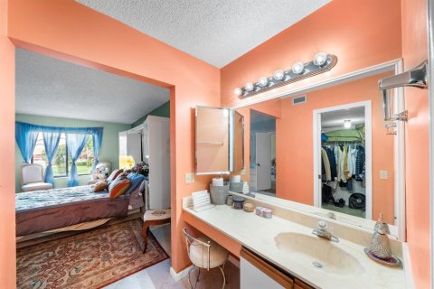 Condo in Boynton Beach, Florida, 2 bedrooms  № 2250179 - photo 25