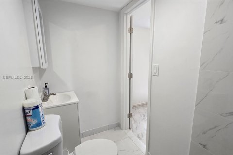 Commercial property in Miami, Florida 1 bedroom, 115.29 sq.m. № 2076653 - photo 7