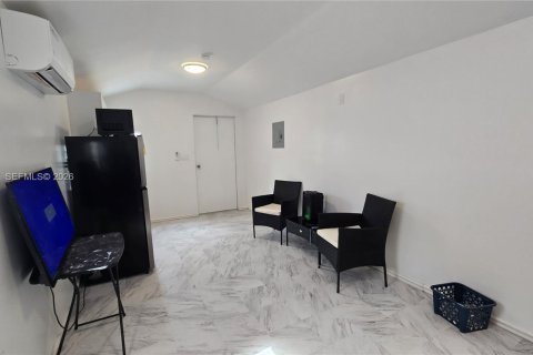 Commercial property in Miami, Florida 1 bedroom, 115.29 sq.m. № 2076653 - photo 9