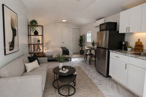 Commercial property in Miami, Florida 1 bedroom, 115.29 sq.m. № 2076653 - photo 10
