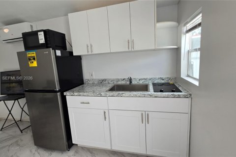 Commercial property in Miami, Florida 1 bedroom, 115.29 sq.m. № 2076653 - photo 4
