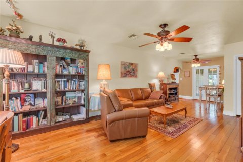 House in Hollywood, Florida 2 bedrooms, 110.55 sq.m. № 1791096 - photo 13