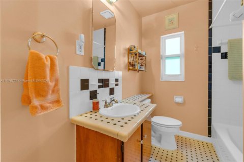 House in Hollywood, Florida 2 bedrooms, 110.55 sq.m. № 1791096 - photo 8