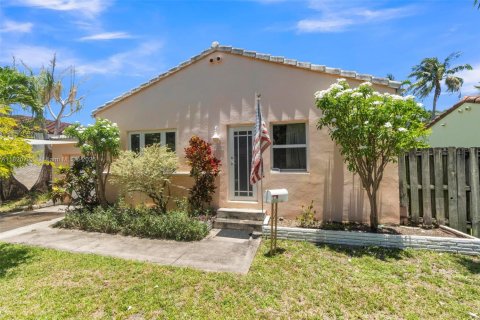 House in Hollywood, Florida 2 bedrooms, 110.55 sq.m. № 1791096 - photo 1