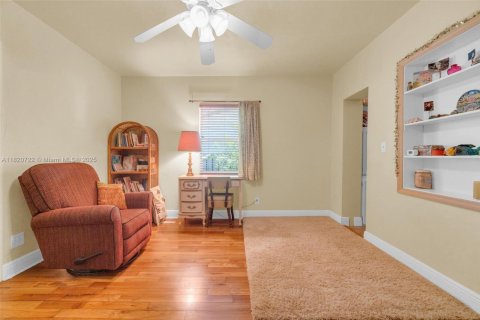 House in Hollywood, Florida 2 bedrooms, 110.55 sq.m. № 1791096 - photo 14