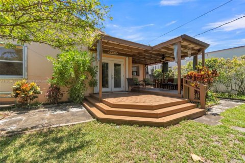 House in Hollywood, Florida 2 bedrooms, 110.55 sq.m. № 1791096 - photo 22