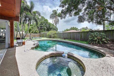 House in Tampa, Florida 3 bedrooms, 160.72 sq.m. № 1775023 - photo 13