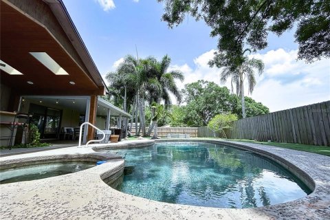 House in Tampa, Florida 3 bedrooms, 160.72 sq.m. № 1775023 - photo 14