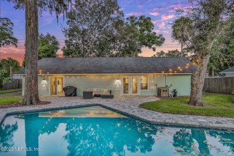 Casa en alquiler en Neptune Beach, Florida, 4 dormitorios, 165.74 m2 № 859623 - foto 1