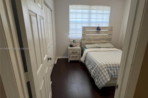 Townhouse in Miramar, Florida 2 bedrooms, 96.25 sq.m. № 2030590 - photo 25