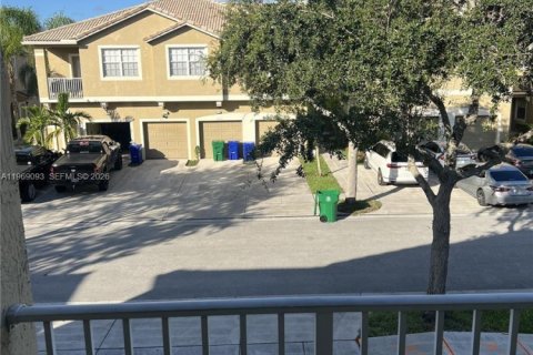 Townhouse in Miramar, Florida 2 bedrooms, 96.25 sq.m. № 2030590 - photo 30