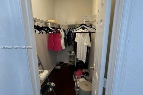 Townhouse in Miramar, Florida 2 bedrooms, 96.25 sq.m. № 2030590 - photo 22