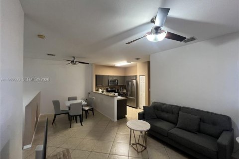 Townhouse in Miramar, Florida 2 bedrooms, 96.25 sq.m. № 2030590 - photo 10