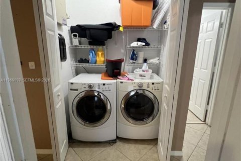 Townhouse in Miramar, Florida 2 bedrooms, 96.25 sq.m. № 2030590 - photo 13