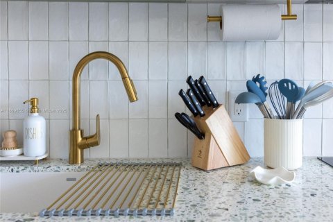 Condominio en alquiler en Miami, Florida, 34.1 m2 № 2012181 - foto 23