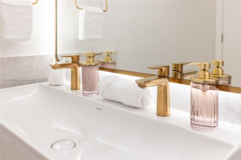 Condominio en alquiler en Miami, Florida, 34.1 m2 № 2012181 - foto 30