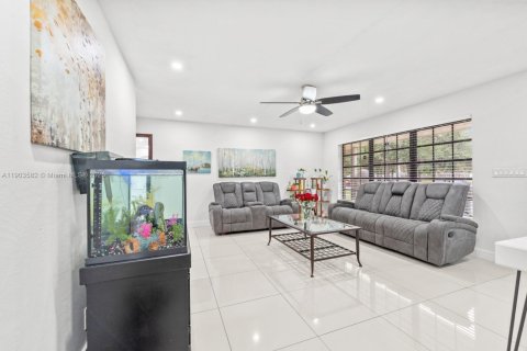 Villa ou maison à vendre à Miramar, Floride: 2 chambres, 90.21 m2 № 1955727 - photo 4