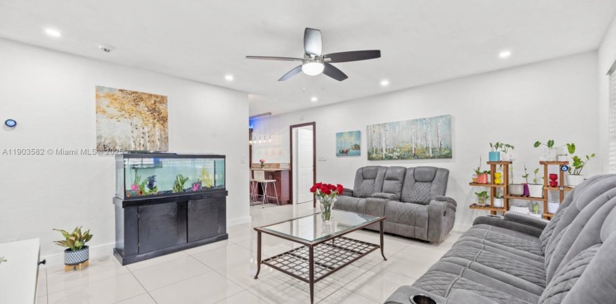 Villa ou maison à Miramar, Floride 2 chambres, 90.21 m2 № 1955727